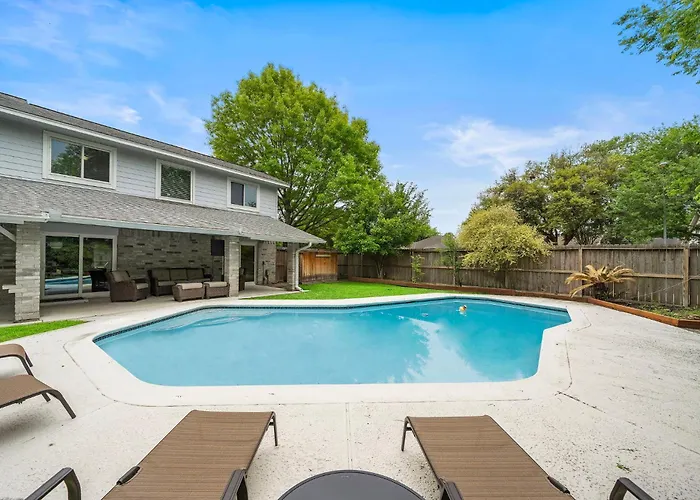 Pool Houston Getaway Games Wifi Bbq Yard